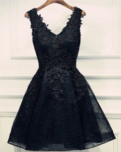 Lace-Up Black Short V-Neck Beading Lace-Appliques Homecoming Dresses_2017 Homecoming Dresses_Spe ...