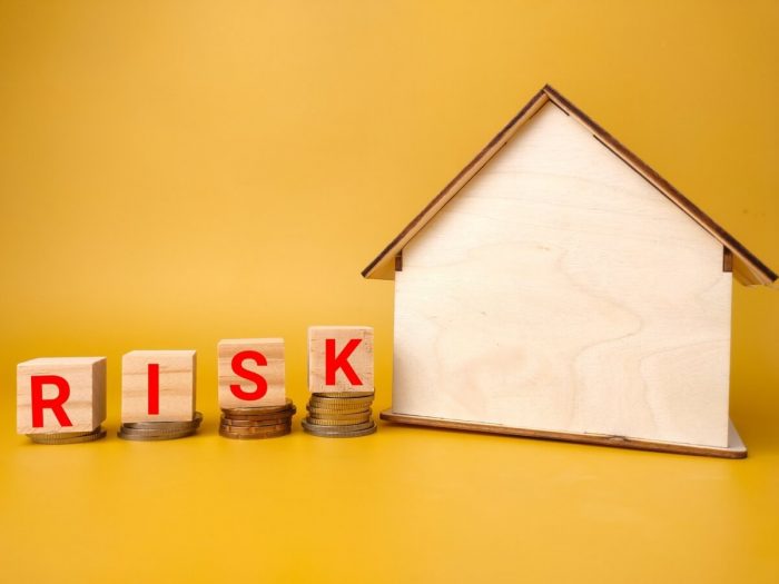What Are the Risks of Refinancing A Mortgage?