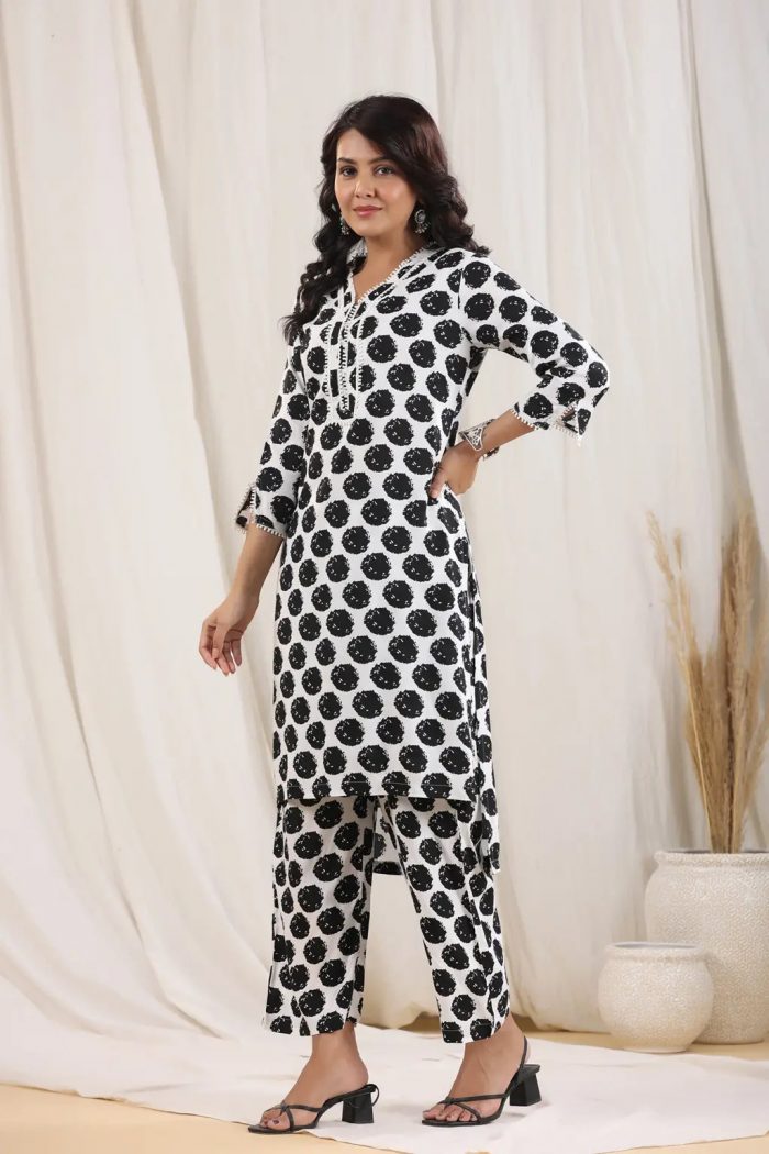 Women Black & White Geometric Printed Pure Cotton Kurta With Trousers