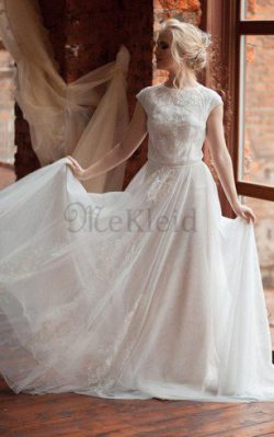 Tüll A-Line Plissiertes Brautkleid mit Knöpfen mit Gekappten Ärmeln – MeKleid.de