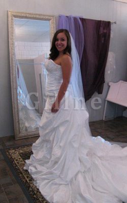 Abito da Sposa con Stropicciato Senza Maniche Cuore con Fiore in Taffeta – Gillne.it