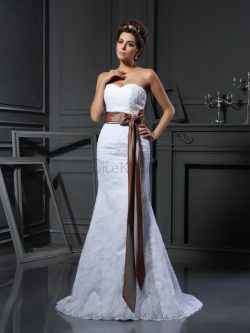 Enges Gericht Schleppe Reißverschluss Brautkleid mit Applikation ohne Ärmeln – MeKleid.de