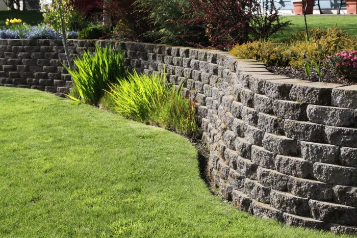 Choosing the Right Retaining Wall Contractor: A Quick Guide