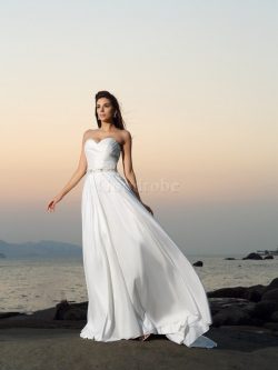 Robe de mariée longue de col en cœur avec sans manches en plage ligne a – GoodRobe