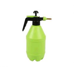 Adjustable pressurized plastic watering can