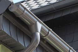 Long-lasting stainless steel gutter