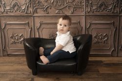 Expert newborn photographer in Calgary