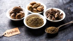 13 avantages étonnants du prix de Triphala, comment l’utiliser et les effets secondaires.