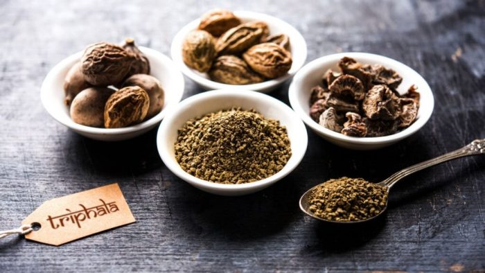 13 avantages étonnants du prix de Triphala, comment l’utiliser et les effets secondaires.