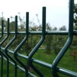White Plastic Coated Wire Mesh Fence