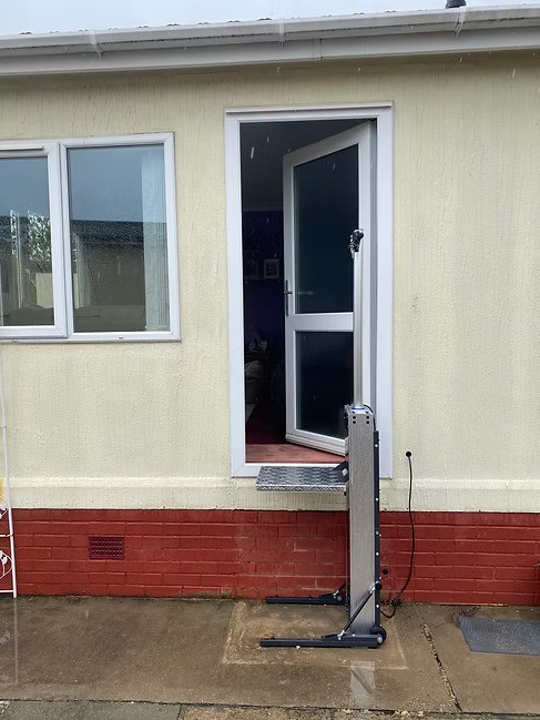 MS800 FREEDOM: Motorised Step for Static & Mobile Homes