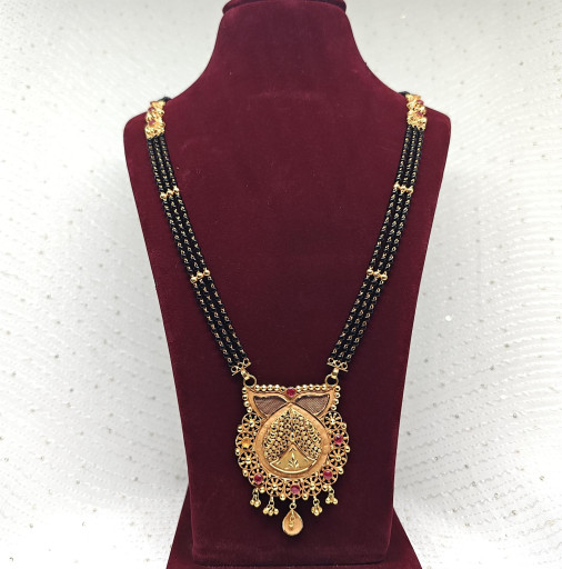 Buy Elegant Mangalsutra Short Designs in Gold – Modern Yet Traditional