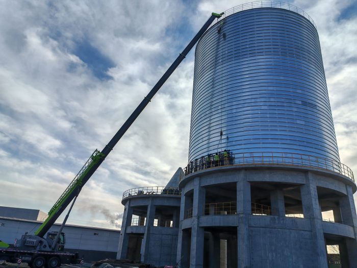 Flat bottom steel silo