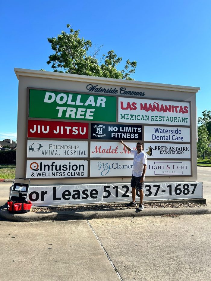 Custom yard signs for your business in Sugarland, TX, USA.