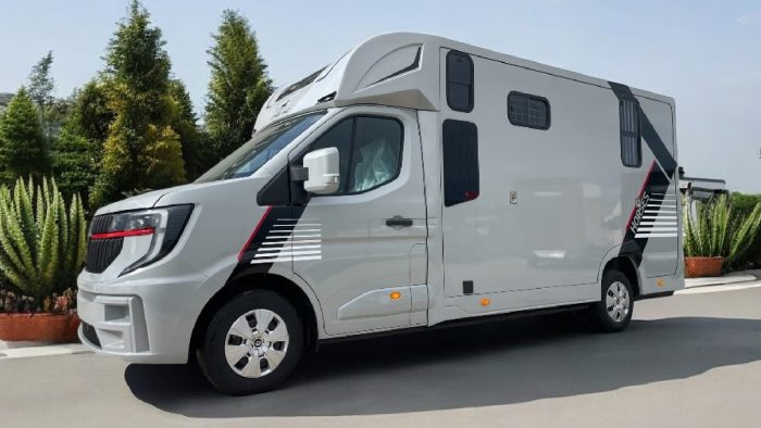 Safe and Convenient 2 Horse Truck Solutions