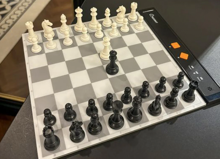 Chessnut Go: portable chess board for travel and study