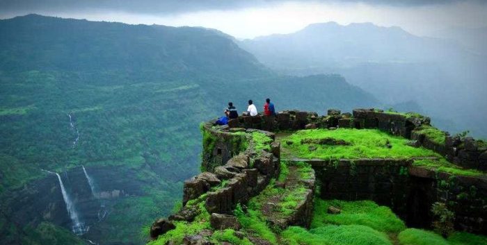 Pune to Grishneshwar Taxi