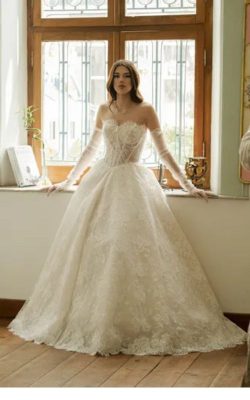 Effortless Glamour: Modern Wedding Dresses by Leading Designers