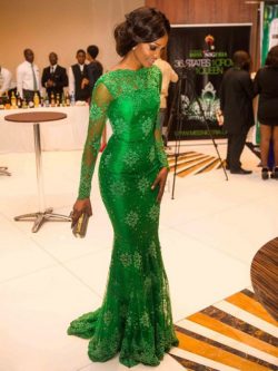 Satin A-Linie Prinzessin Lange Ärmeln Abendkleid mit Applikation – MeKleid.de