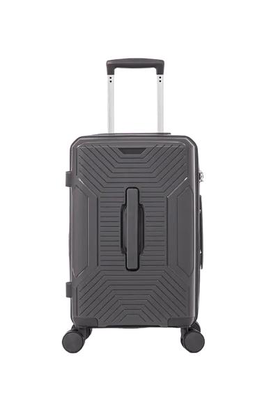 Large Capacity PP Hardshell Suitcase for Sports Adventures