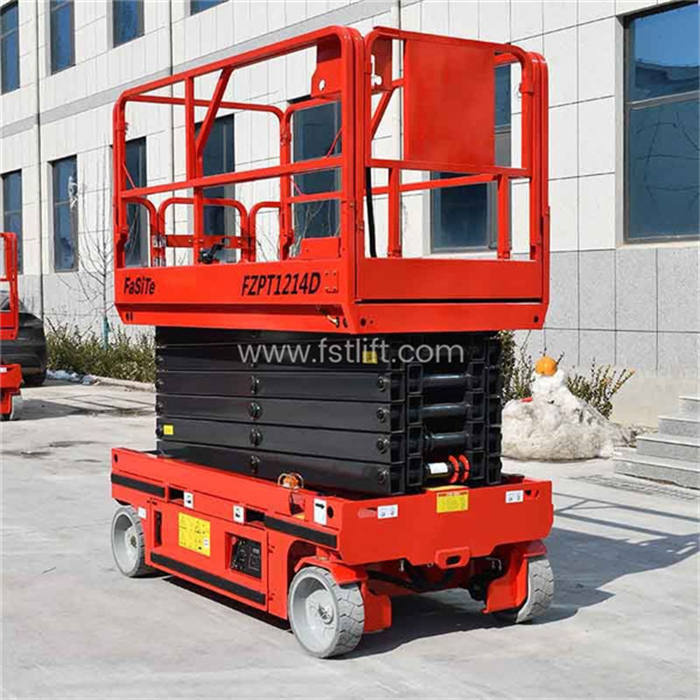 Self-propelled Scissor Lift