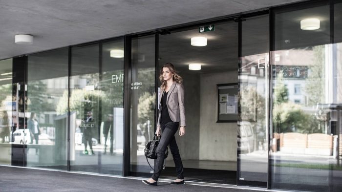 Modern Entry Solutions That Transform Commercial Spaces in Muscat