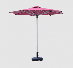 Central umbrella still holding the middle like a pro