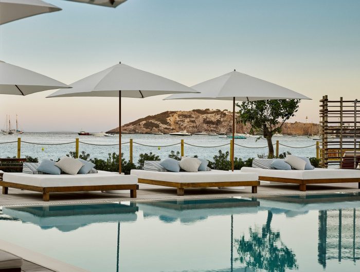 Why Travel Magazines and Luxury Motoring Magazines Still Matter in the Digital Age