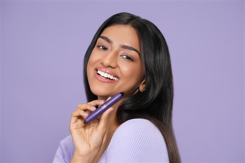 Truth & Hair Launches Crayon Hair Mascara for Instant Grey Root Coverage