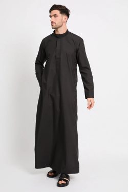 Elevate Your Style with Premium Thobes from Muslim Lane