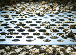 Distinguishing Between Mesh Blinding and Particle Pegging: Causes and Solutions