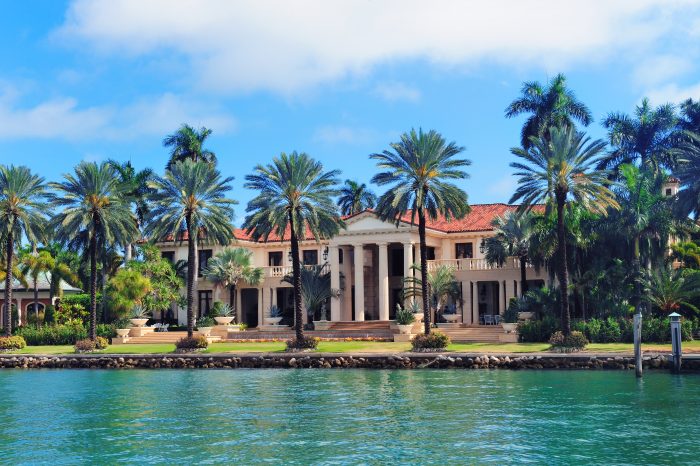 Luxury Home Rental Company Miami for Exclusive Stays