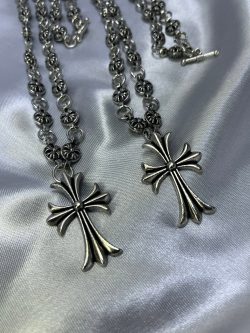 Contemporary American Street Style Elevated by the chrome hearts necklace