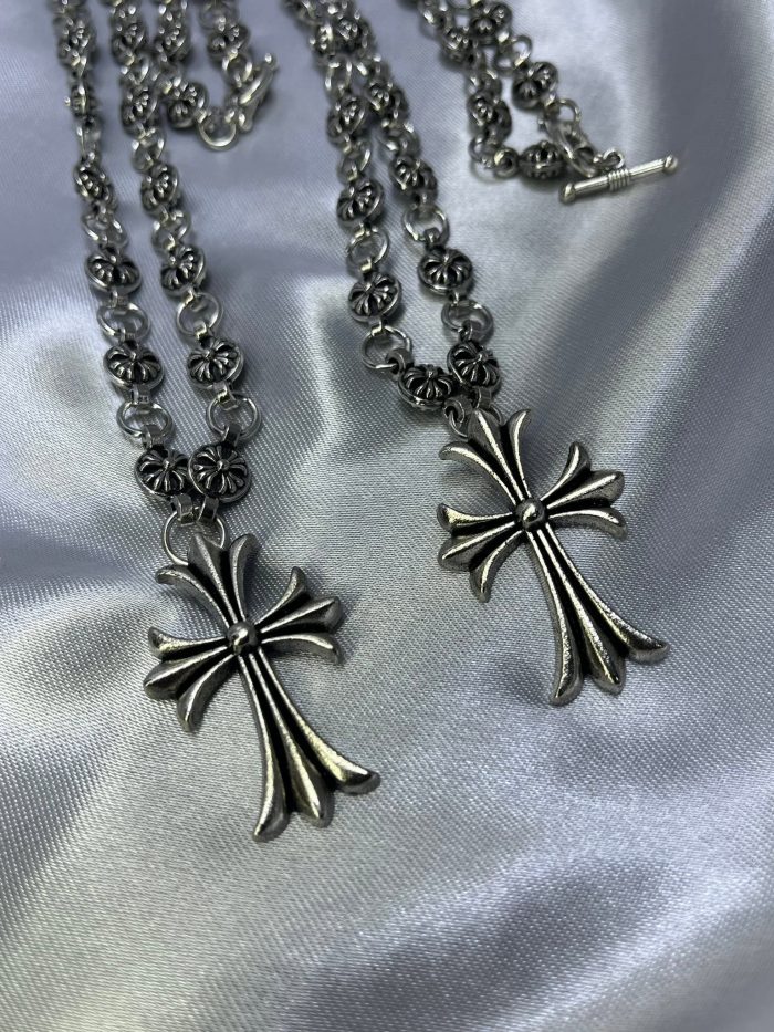 Contemporary American Street Style Elevated by the chrome hearts necklace